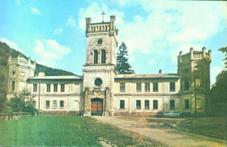 Mănăstirea Tismana: Fațada apuseană a incintei, cu intrarea în Mănăstire :  [Carte poştală ilustrată]