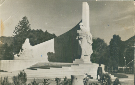 Republica Populară Romînă. Baia Mare - Monumentul ostașului romîn : [Carte poştală ilustrată]